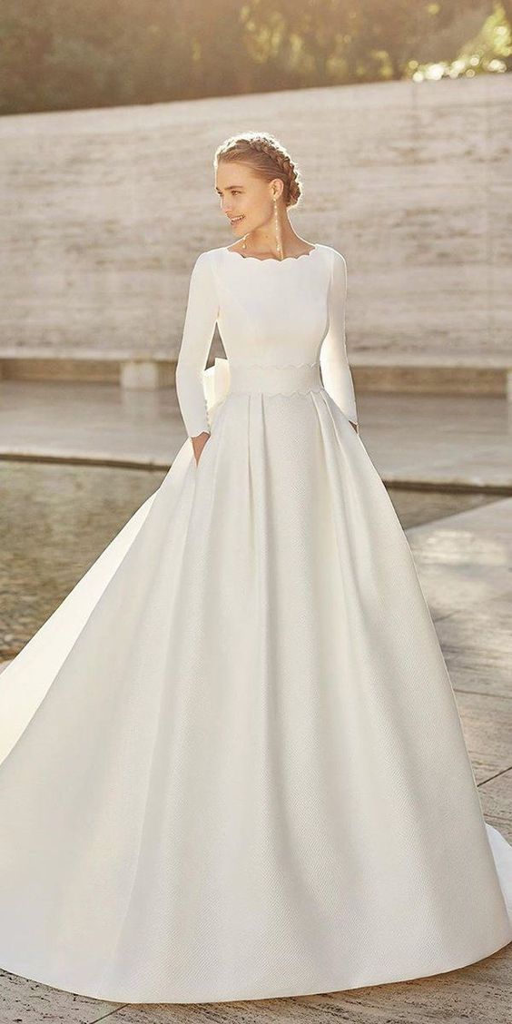 30 bridal dresses. Choose the right dress, we are confident that it will be beautiful for the wedding.