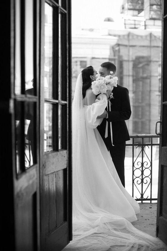 20 Black and White Wedding Photos That Will Stand the Test of Time