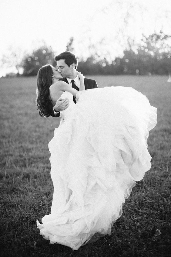 20 Black and White Wedding Photos That Will Stand the Test of Time